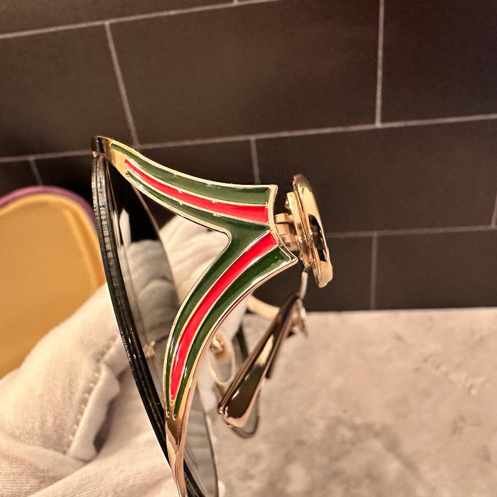 Gucci GG0225S XL | Gold/Green Red Stripe | Excellent Condition - Picture 8 of 10